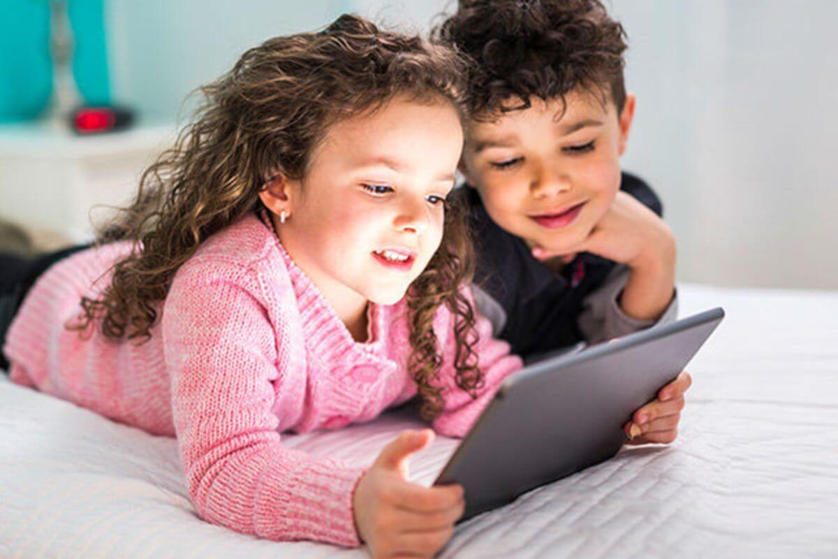 Screen Time & Kid's Eyes – How to Keep Their Vision Healthy