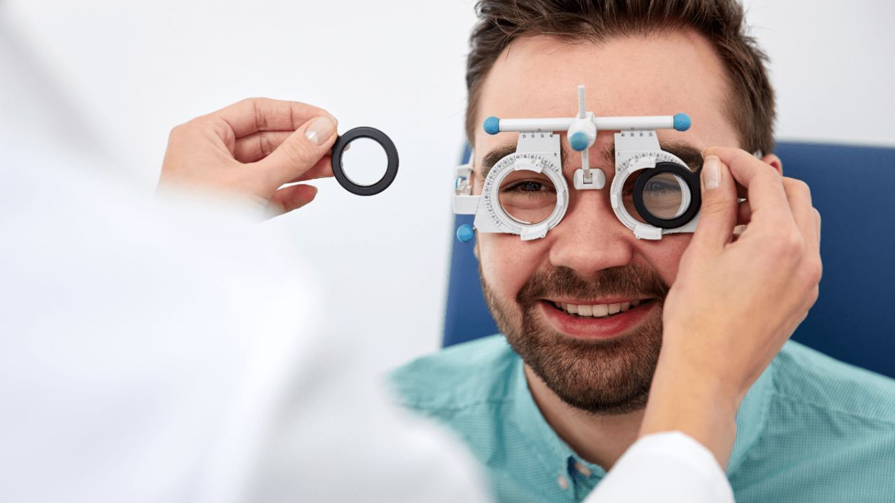 eye specialist manchester