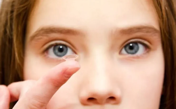 Children Wear Contact Lenses